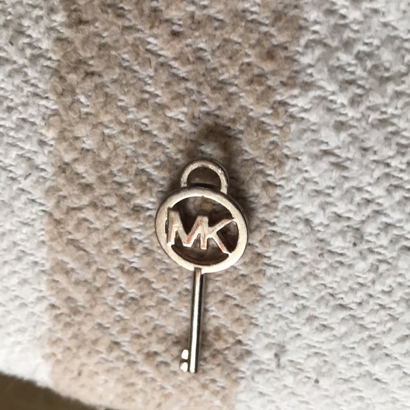 Total of 7 Varieties of Designer Bag Bling.VeraBradley, Dooney&Bourke, MK,juicy… - Picture 3 of 7